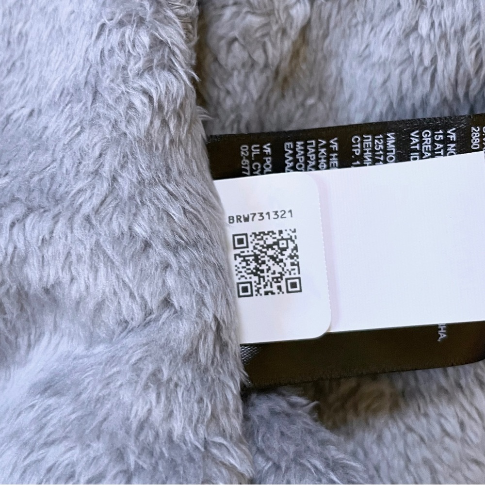 The North Face Women’s Luxe Osito Jacket 2 - Picture 8 of 9